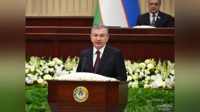 'Endi qog`ozbozlikka berilib, xonasida o`tirgan rahbarlar bilan xayrlashamiz — Shavkat Mirziyoev'ning rasmi