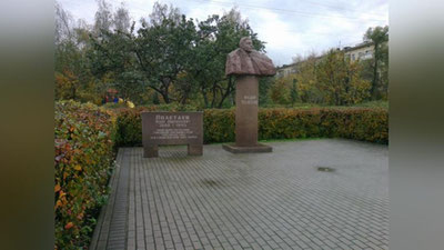 'Angren shahar "Said ota" mahallasidagi Fyodor Poletaevning monumenti qayta tiklanadi'ning rasmi