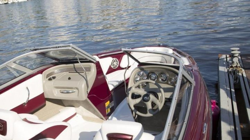 Изрображение 'РЫБАКИ В США ЧУДОМ ИЗБЕЖАЛИ СТОЛКНОВЕНИЯ С КАТЕРОМ (ВИДЕО)'