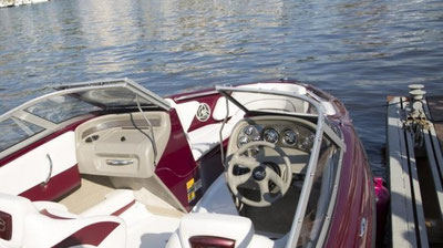 Изрображение 'РЫБАКИ В США ЧУДОМ ИЗБЕЖАЛИ СТОЛКНОВЕНИЯ С КАТЕРОМ (ВИДЕО)'