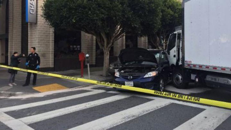 'AQShDA YuK MAShINASI PIYoDALARNI URIB YuBORDI'ning rasmi
