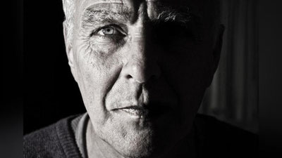 'Olimlar o`rta yosh inqirozi mavjudligini isbotlashdi 'ning rasmi