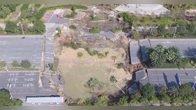 'Хитойда одамларни ер ютди (Видео) 'ning rasmi