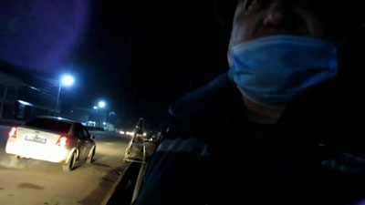 'Inspektor to`xtatgan mashinasining haydovchisi avtobloger ekanligini bilib qolgach nega qochib ketdi?'ning rasmi