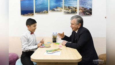 Изрображение 'Глава государства пообщался с учителями и воспитанниками школы-интерната №102'