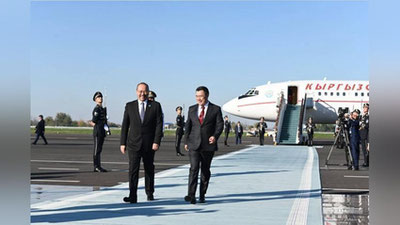 'Qirg`iziston prezidenti Samarqandga etib keldi'ning rasmi