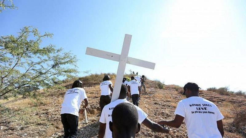 'Gaitida 9 yil avvalgi zilzila qurbonlarini xotirlash marosimi bo`lib o`tmoqda 'ning rasmi