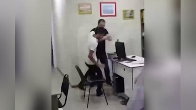 'Россиядаги миграция марказида ўзбекистонлик йигитга куч ишлатган ходим ишдан олинди'ning rasmi