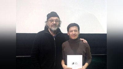 Изрображение 'Эмир Кустурица наградил ташкентского студента Тимура Муродова'