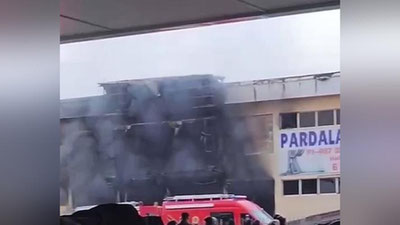 Изрображение 'Крупный пожар в торговом комплексе в Гиждуване: сгорел 61 магазин (видео)'