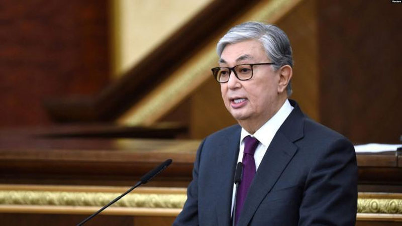 'Qozog`iston ishini yo`qotgan fuqarolariga 100 dollardan yordam puli beradi'ning rasmi