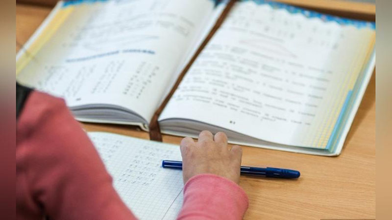 'Samarqandda o`quvchining qo`liga «2» baho qo`ygan o`qituvchi ogohlantirish oldi'ning rasmi