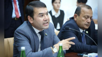'Deputat nega o`qituvchilar dizinfeksiya va antiseptiklar olish yoki topishga majburlanayotganligiga izoh so`ramoqda'ning rasmi