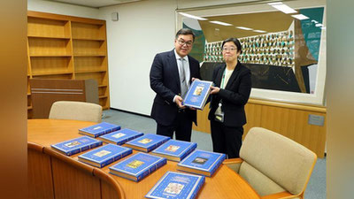 Изрображение 'Книги о культурном наследии Узбекистана передали библиотеке парламента Японии'