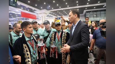 'Туркияда 33 та медални қўлга киритган кикбоксчиларимиз Тошкентда тантанали кутиб олинди'ning rasmi