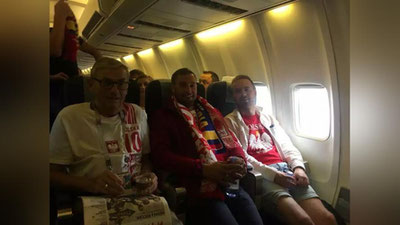 Изрображение 'УЗБЕКСКАЯ АВИАКОМПАНИЯ ПЕРЕВЕЗЛА ПОЛЬСКИХ БОЛЕЛЬЩИКОВ ЧАРТЕРНЫМ РЕЙСОМ'