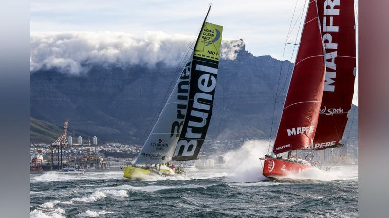 'Kaliforniyada elkanli qayiq musobaqalari bo`lib o`tmoqda'ning rasmi