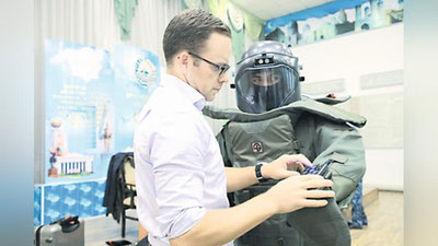 'Maxsus himoya kiyimi sinovdan o`tkazildi'ning rasmi