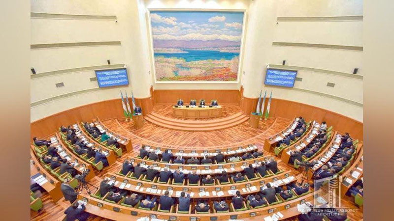 'Oliy Majlis Senatining o`n to`rtinchi yalpi majlisida 8ta qonun  ma`qullandi'ning rasmi