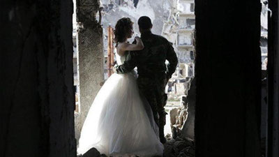 'Suriyada 550 juftlik uchun ommaviy to`y bo`lib o`tdi 'ning rasmi