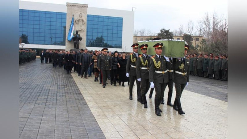 'Тошкентда нафақадаги генерал-майор Исмаил Эргашев билан видолашув маросими бўлиб ўтди'ning rasmi
