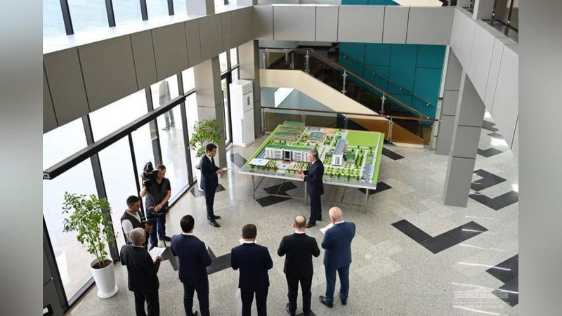 'Prezident Buxoro davlat tibbiyot institutining yangi binosini borib ko`rdi'ning rasmi