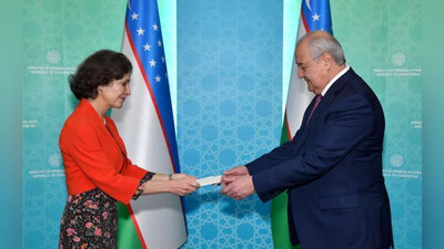 'Abdulaziz Kamilov Fransiyaning Favqulodda va Muxtor Elchisi Aurelia Bushezni qabul qildi'ning rasmi
