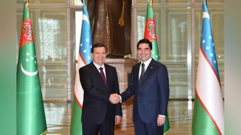 '​Shavkat Mirziyoev va Gurbanguli Berdimuhamedov bir-biriga sovg`a ulashdi(foto)'ning rasmi