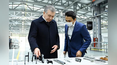 'Мирзиёев Нукус шаҳрида иш бошлаган пластик эшик ва ромлар корхонасининг фаолияти билан танишди'ning rasmi