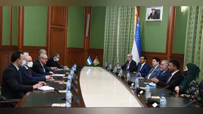 'O`zbekiston tashqi ishlar vaziri Afg`oniston Milliy yarashuv Oliy kengashi rahbari bilan uchrashdi'ning rasmi