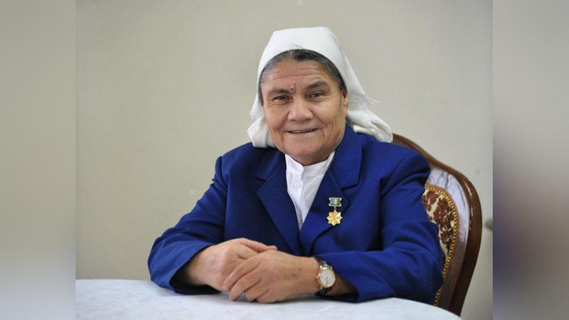 'Prezident shaxsan tabriklagan Lola Muratova: “Go`shakni qo`ygach, ko`zimga yosh keldi”'ning rasmi