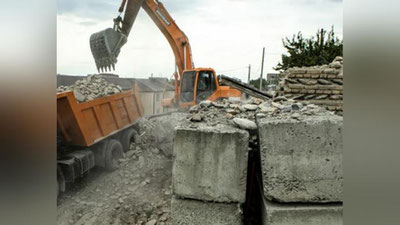 Изрображение 'Хокимият Карши обязали выплатить компенсацию предпринимателю за снесенную остановку'