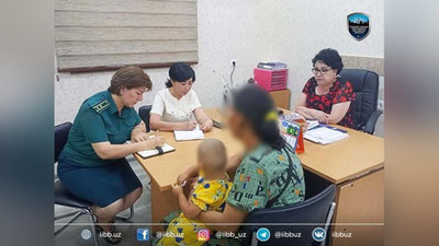 Изрображение 'Сотрудники ГУВД помогли женщине, просящей с детьми милостыню на рынке на Юнусабаде'