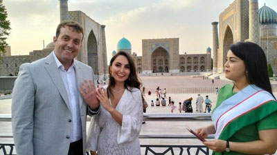 Изрображение 'Американская пара поженилась на площадь Регистан в Самарканде'