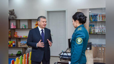 'Shavkat Mirziyoev profilaktika inspektorlari bilan suhbatlashdi 'ning rasmi