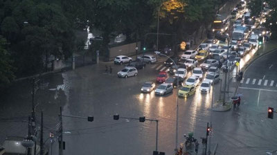 'Бразилиядаги сув тошқинлари оқибатида 6 киши ҳалок бўлди'ning rasmi