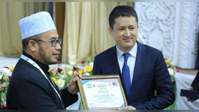 'Malayziya muftiysi O`zbekistonning ziyorat turizmi bo`yicha elchisiga aylandi  'ning rasmi