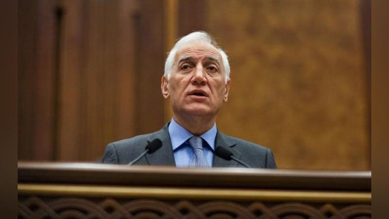 'Арманистон Рим статутини ратификация қилиш ҳақидаги қонунни имзолади'ning rasmi