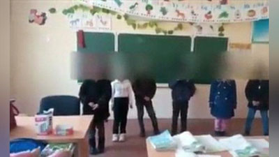 'Наманганда 1 синф ўқувчиларини уйга вазифа бажармагани сабаб изза қилган ўқитувчи ишдан олинди (видео)'ning rasmi