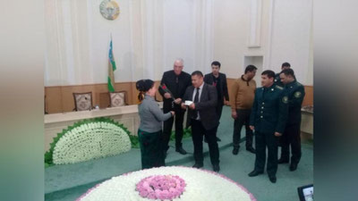 'Тўрткўлда фуқаролиги йўқ 68 кишига Ўзбекистон Республикасида яшаш гувоҳномалари берилди'ning rasmi