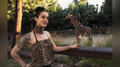 '​Jirafaga mehr qo`ygan qiz unga o`xshash uchun 5 yildan beri bo`ynini uzaytirmoqda'ning rasmi