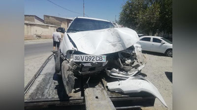 Изрображение 'В Самаркандской области водитель на скорости снес бетонный столб'