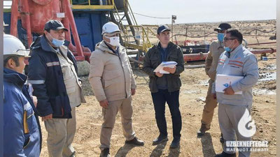 '“O`zbekneftgaz”: Boshqaruv raisi Buxoroda olib borilayotgan geologiya-qidiruv ishlari va tabiiy gaz qazib chiqarilishi holatini o`rgandi (Foto)'ning rasmi