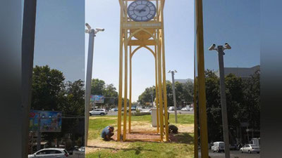 'Grand Mir mehmonxonasi oldidagi soatli minora olib tashlandi'ning rasmi