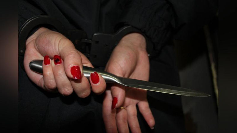 'Сергелида мудҳиш воқеа юз берди: 37 аёл ота-онасини пичоқлади'ning rasmi