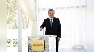 'Shavkat Mirziyoev quyish-prokatlash kompleksi qurilishini boshlab berdi'ning rasmi