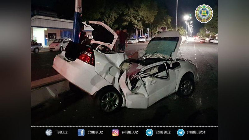 Изрображение 'В Ташкенте водитель "Нексии" погиб на месте, врезавшись в столб'