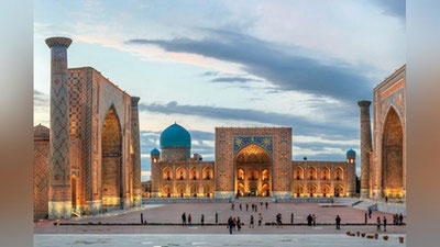 '18 oktyabr – Samarqand shahar kuni! Ushbu sana munosabati bilan Sohibqiron Amir Temur haykali poyiga gul qo`yish marosimi o`tkazildi'ning rasmi