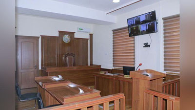 'Хоразмда меҳрибонлик уйи тарбияланувчиларини зўрлаган мансабдорлар жиноят ишини кўриш бўйича суд 1 ойга тўхтатилди'ning rasmi