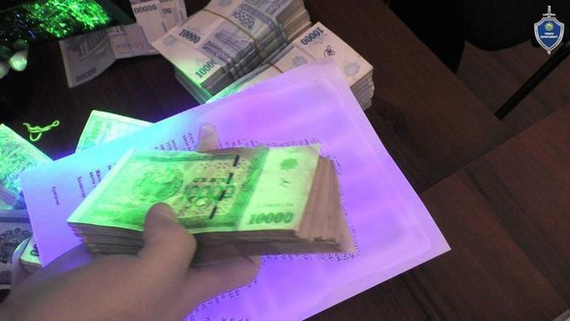 'Chustda tadbirkorni qo`rqitib, undan pul undirmoqchi bo`lgan “er-xotin” ushlandi'ning rasmi